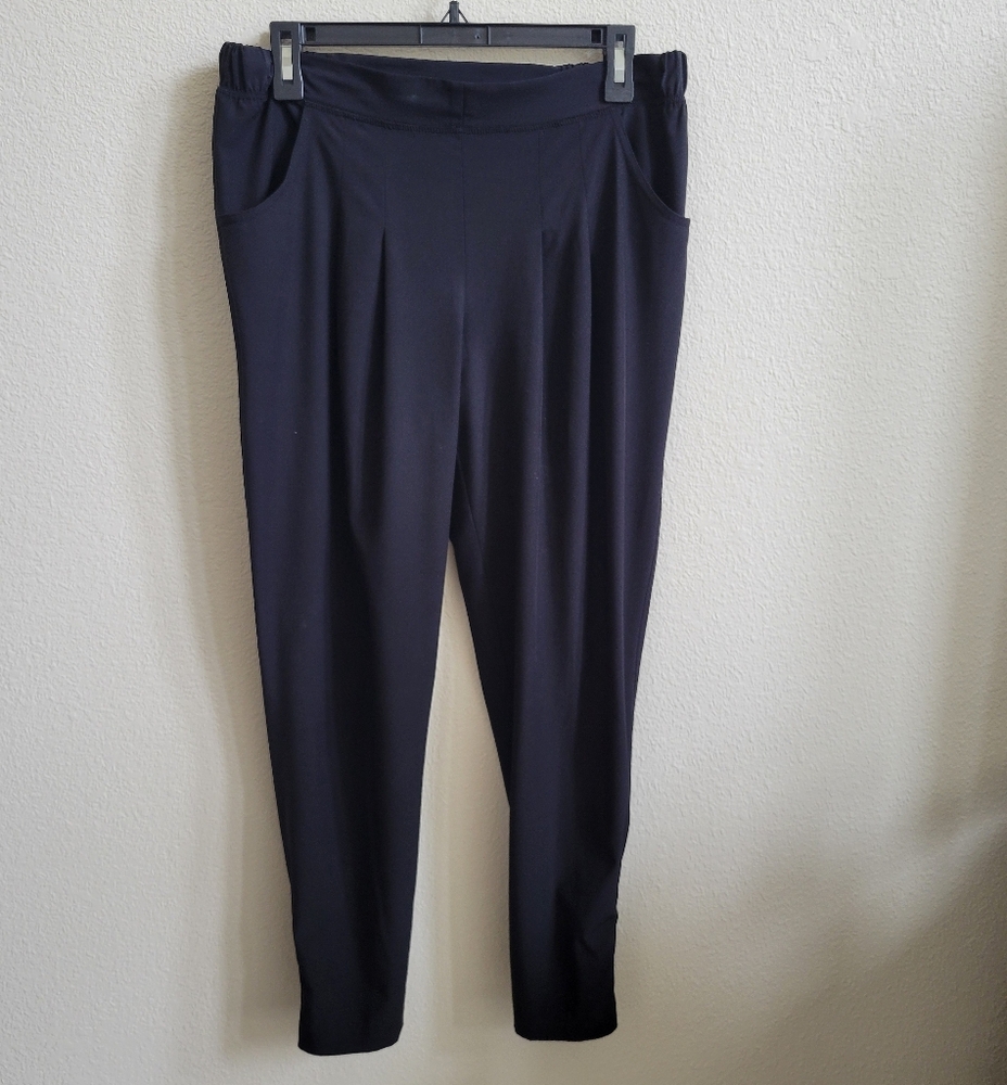 Ideology Black Pull On Lightweight Pants With Snaps at Ankles Ladies Small.